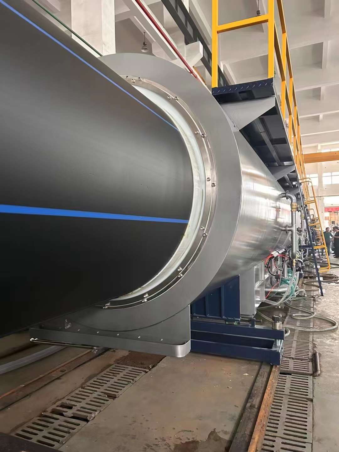 नवीन PE1600(SDR13.6) एक्सट्रुजन उत्पादन लाइन यशस्वीरित्या पूर्ण झाली आहे आणि वितरणाची प्रतीक्षा करत आहे!